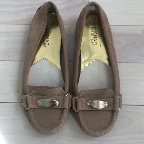 Michael Kors Women's Buckle Logo Suede Mocassin Flats Shoes Beige Tan Size 6M - Picture 1 of 6
